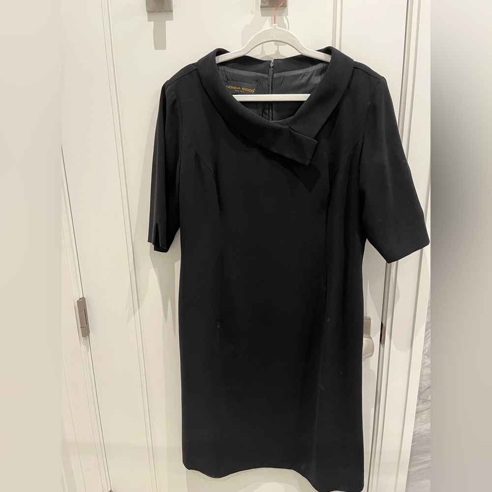 Donna Ricco Knee Length Black Sheath Dress 3/4 Sleeve Neck Detail, size 16